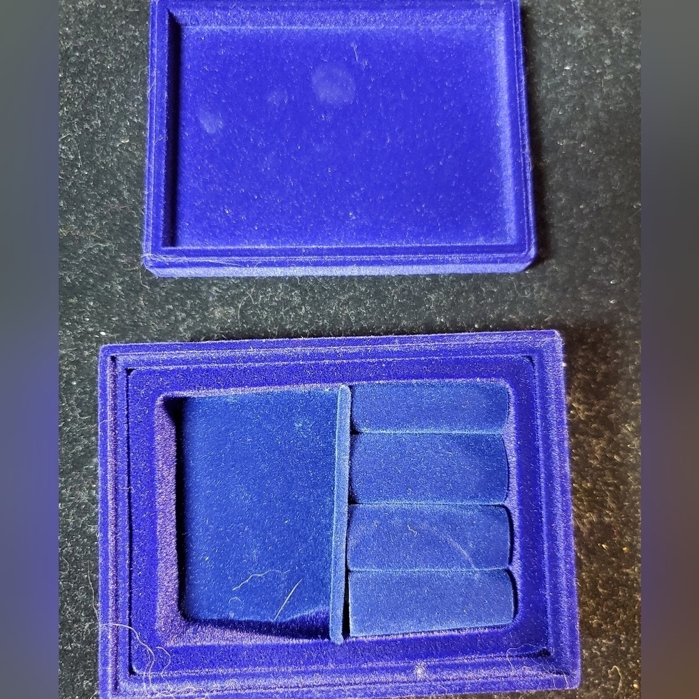 Silver & Blue Velvet jewelry box - Picture 11 of 13